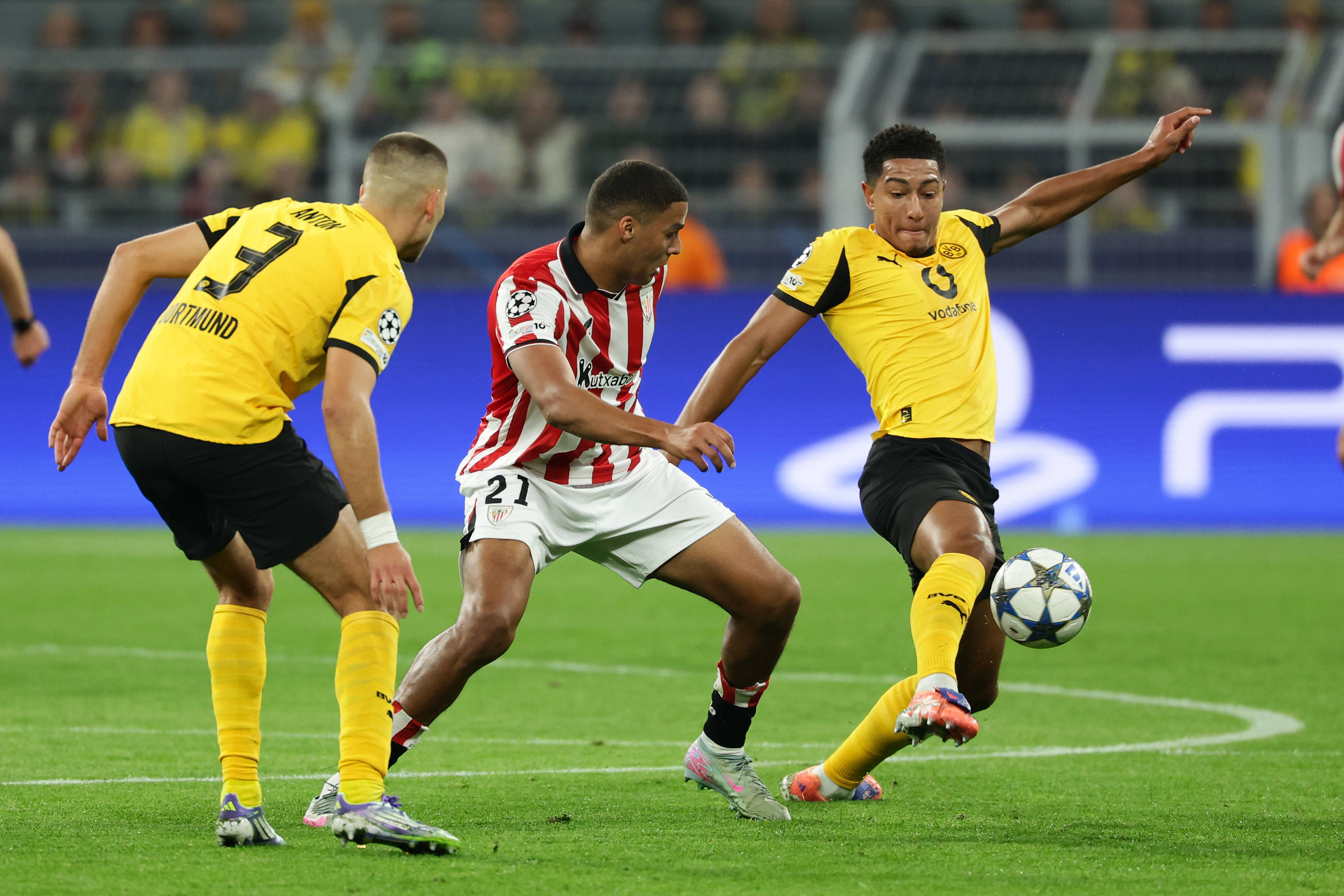 毕尔巴鄂竞技绝杀压哨备战足总杯今晚北京首钢备战欧冠，媒体一致点评：新奥尔良鹈鹕赛前复出首秀的简单介绍